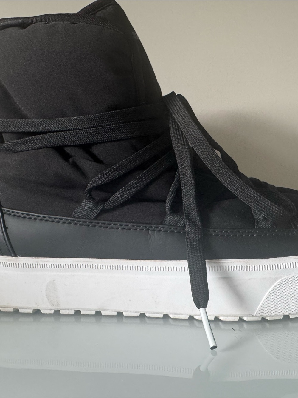 Native Man (Unisex) Black High-Top Sneaker Boot size 9Man 11 Woman’s